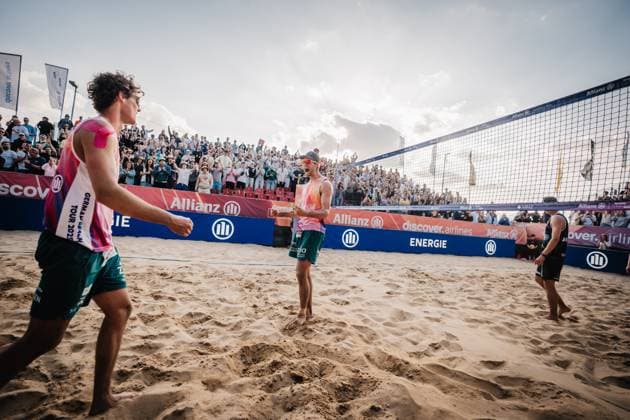 Beachvolleyball Männer Allianz German Beach Tour 2025 Tourstop Düsseldorf 16.05.2025 v.l. Hennes Nissen und Niklas Held jubeln nach dem Sieg Düsseldorf Robert-Lehr-Ufer Nordrhein-Westfalen Deutschland