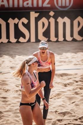Beachvolleyball Frauen Allianz German Beach Tour 2025 Tourstop Düsseldorf 16.05.2025 v.l. Jubel bei Anna Behlen und Sarah Schulz Düsseldorf Robert-Lehr-Ufer Nordrhein-Westfalen Deutschland