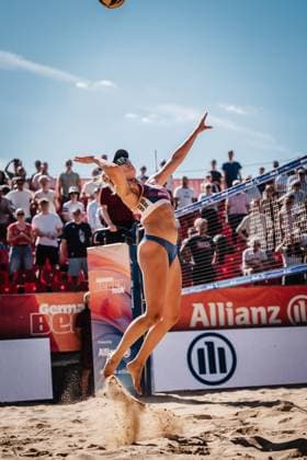 Beachvolleyball Frauen Allianz German Beach Tour 2025 Tourstop Düsseldorf 16.05.2025 Chenoa Christ beim Angriff Düsseldorf Robert-Lehr-Ufer Nordrhein-Westfalen Deutschland