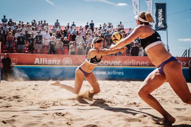 Beachvolleyball Frauen Allianz German Beach Tour 2025 Tourstop Düsseldorf 16.05.2025 Marie Schieder spielt den Ball Düsseldorf Robert-Lehr-Ufer Nordrhein-Westfalen Deutschland