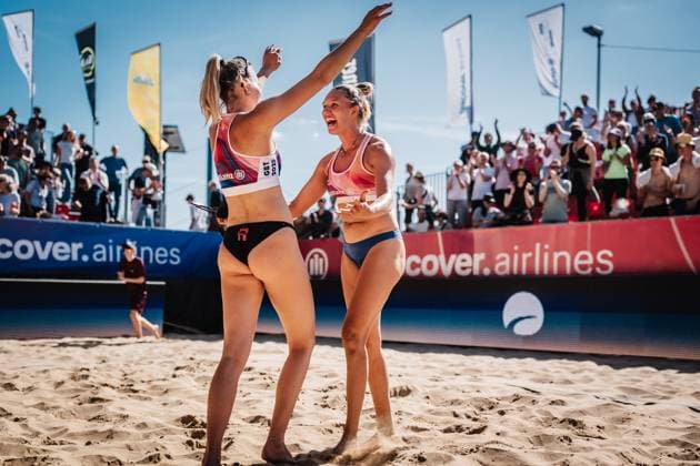 Beachvolleyball Frauen Allianz German Beach Tour 2025 Tourstop Düsseldorf 16.05.2025 v.l. Anna-Chiara Reformat und Chenoa Christ jubeln nach dem Sieg Düsseldorf Robert-Lehr-Ufer Nordrhein-Westfalen Deutschland