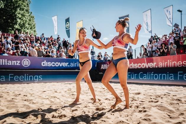 Beachvolleyball Frauen Allianz German Beach Tour 2025 Tourstop Düsseldorf 16.05.2025 v.l. Anna-Chiara Reformat und Chenoa Christ jubeln nach dem Sieg Düsseldorf Robert-Lehr-Ufer Nordrhein-Westfalen Deutschland