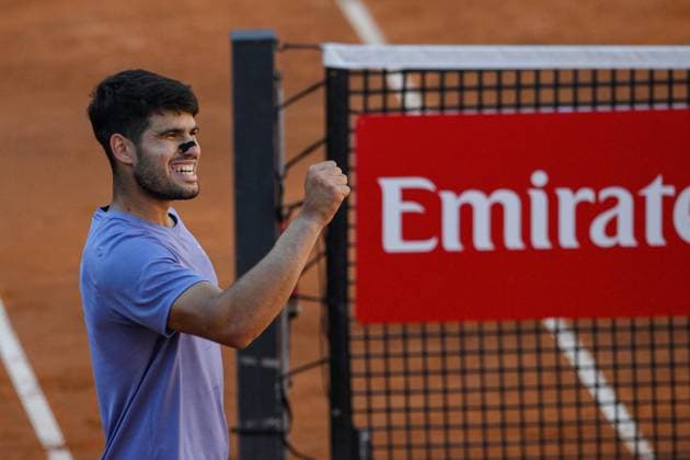 16th May 2025; Foro Italico, Rome, Italy: ATP, Tennis Herren 1000 Tennis Masters Rome, Day 10; Carlos Alcaraz (ESP) celebrates his victory against Lorenzo Musetti  ActionPlus12788688 AllShotLive