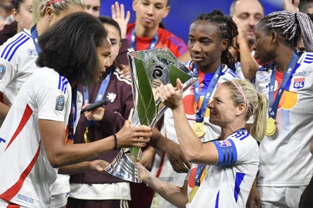 FOOTBALL FEMININ : Olympique Lyonnais vs PSG - Groupama stadium Decines-Charpieu - Lyon 16 05 2025 Eugenie LE SOMMER with te trophe after winner the final French Arkema Womens football match between Olympique Lyonnais and PSG at the Groupama stadium in Decines-Charpieu near Lyon, France on May 16, 2025. LYONFrance  Copyright: xMOURADxALLILIx