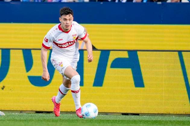 Fabian Rieder (VfB Stuttgart) in Aktion, am Ball, Einzelaktion waehrend des Spiels der 1. Bundesliga zwischen VfL Bochum 1848 und VfB Stuttgart, Vonovia Ruhrstadion am 05. April 2025 in Bochum, Deutschland. (Foto von Alex Gottschalk DeFodi Images) +++ Fabian Rieder (VfB Stuttgart) controls the ball during the Bundesliga match between VfL Bochum 1848 and VfB Stuttgart at Vonovia Ruhrstadion on April 5, 2025 in Bochum, Germany. (Photo by Alex Gottschalk DeFodi Images) DFL regulations prohibit any use of photographs as image sequences and or quasi-video.