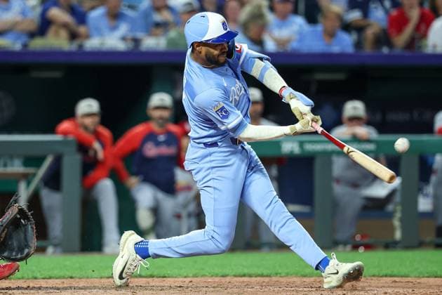 MLB, Baseball Herren, USA 2025: Cardinals Vs Royals MAY 16 May 16, 2025: Kansas City Royals third baseman Maikel Garcia (11) hits a double against the St. Louis Cardinals during the sixth inning at Kauffman Stadium in Kansas City, MO. David Smith CSM (Credit Image: Â David Smith Cal Media) Kansas City Mo United States of America EDITORIAL USE ONLY Copyright: xx ZUMA-20250516_zma_c04_043.jpg DavidxSmithx csmphotothree383676