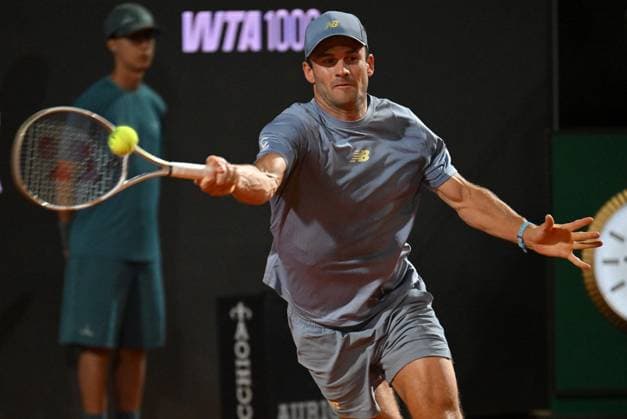 (250517) -- ROME, May 17, 2025 -- Tommy Paul returns a shot during the men s singles semifinal match between Jannik Sinner of Italy and Tommy Paul of the United States at the ATP, Tennis Herren Italian Open in Rome, Italy, May 16, 2025. (Photo by Xinhua) (SP)ITALY-ROME-TENNIS-ATP-ITALIAN OPEN-SINNER VS PAUL AlbertoxLingria 