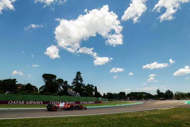 F1 - EMILIA ROMAGNA GRAND PRIX 2025 16 LECLERC Charles (mco), Scuderia Ferrari SF-25, action during the Formula 1 AWS Gran Premio del Made in Italy e Dell™Emilia-Romagna 2025, Emilia Romagna Grand Prix 2025, 7th round of the 2025 FIA Formula One World Championship, WM, Weltmeisterschaft from May 16 to 18, 2025 on the Autodromo Internazionale Enzo e Dino Ferrari, in Imola, Italy - ImolaItaly  Copyright: xJavierxJimenezx