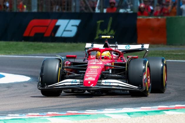Formula 1 AWS Gran Premio del Made in Italy e dell Emilia-Romagna Alexis Perrin OVERTAKE MAXPPP - Imola 17 05 2025 44 HAMILTON Lewis (gbr), Scuderia Ferrari, action during the Formula 1 AWS Gran Premio del Made in Italy e dell Emilia-Romagna Grand Prix 2025, the 7th round of the 2025 FIA Formula 1 World Championship, WM, Weltmeisterschaft on the Autodromo Internazionale Enzo e Dino Ferrari from May 15 to 18, 2025, in Imola, Italy Imola Italy  Copyright: xOVERTAKE MAXPPPxAlexisxPerrinx OVT202505172396 OVT202505172396