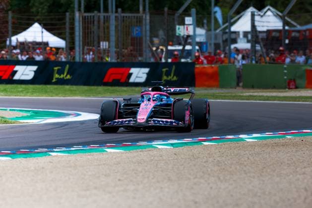 Formula 1 AWS Gran Premio del Made in Italy e dell Emilia-Romagna Alexis Perrin OVERTAKE MAXPPP - Imola 17 05 2025 10 GASLY Pierre (fra), Alpine F1 Team, action during the Formula 1 AWS Gran Premio del Made in Italy e dell Emilia-Romagna Grand Prix 2025, the 7th round of the 2025 FIA Formula 1 World Championship, WM, Weltmeisterschaft on the Autodromo Internazionale Enzo e Dino Ferrari from May 15 to 18, 2025, in Imola, Italy Imola Italy  Copyright: xOVERTAKE MAXPPPxAlexisxPerrinx OVT202505172398 OVT202505172398