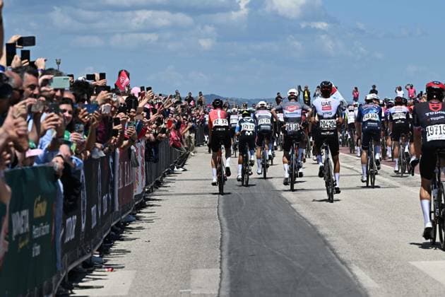 May 17, 2025, Giulianova, ITALY: The pack of riders at the departure of the 8th stage of the 108 Giro d Italia 2025, cycling race over 197 km from Giulianova to Castelraimondo, Italy, 17 May 2025. ANSA LUCA ZENNARO. Giro D Italia Cycling Tour: Stage 8  - ZUMAa110 20250517_zaf_a110_037 Copyright: xLucaxZennarox