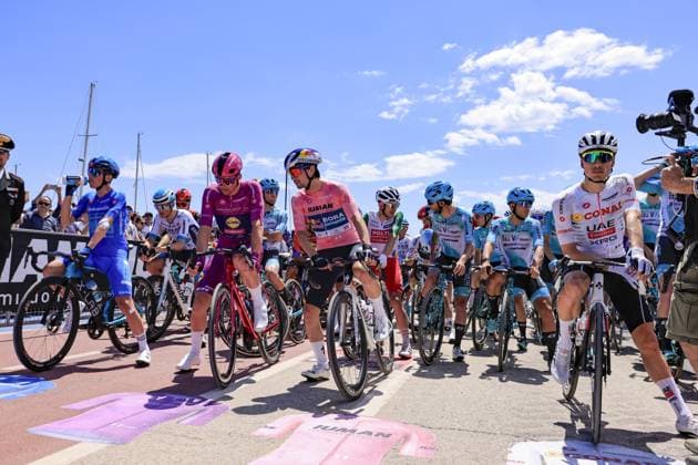Primoz ROGLI?, Red Bull - BORA - hansgrohe and Mads PEDERSEN, Lidl - Trek, Juan AYUSO before the start during Giro d Italia 2025, Tour of Italy, Stage 8, Giulianova - Castelraimondo (197 Km) on 17 May 2025 in Castelraimondo, Italy - during Stage 8 - Giulianova-Castelraimondo, Giro d Italia race in Castelraimondo, Italy, May 17 2025 Copyright: xStefanoxCavasino IPAxSportx xipa-agency.netx xx IPA_57819601 IPA_Agency_IPA57819601