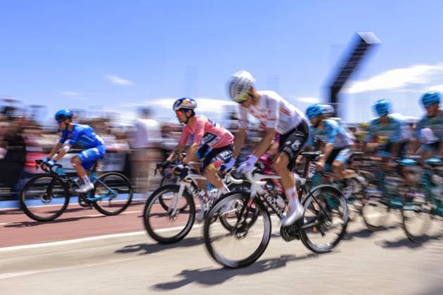 Primoz ROGLI?, Red Bull - BORA - hansgrohe and Mads PEDERSEN, Lidl - Trek, Juan AYUSO during Giro d Italia 2025, Tour of Italy, Stage 8, Giulianova - Castelraimondo (197 Km) on 17 May 2025 in Castelraimondo, Italy - during Stage 8 - Giulianova-Castelraimondo, Giro d Italia race in Castelraimondo, Italy, May 17 2025 Copyright: xStefanoxCavasino IPAxSportx xipa-agency.netx xx IPA_57819603 IPA_Agency_IPA57819603