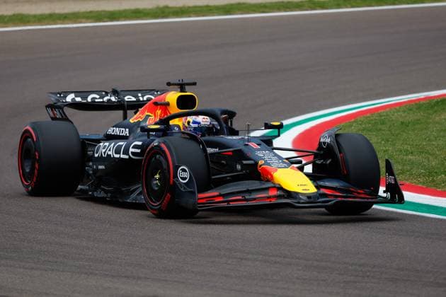 F1 - EMILIA ROMAGNA GRAND PRIX 2025 01 VERSTAPPEN Max (nld), Red Bull Racing RB21, action during the Formula 1 AWS Gran Premio del Made in Italy e Dell™Emilia-Romagna 2025, Emilia Romagna Grand Prix 2025, 7th round of the 2025 FIA Formula One World Championship, WM, Weltmeisterschaft from May 16 to 18, 2025 on the Autodromo Internazionale Enzo e Dino Ferrari, in Imola, Italy - ImolaItaly  Copyright: xJavierxJimenezx