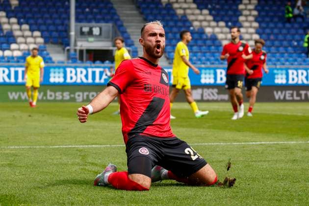 17.05.2025, xavx, Fussball 3.Liga, SV Wehen Wiesbaden - Alemannia Aachen v.l. Fatih Kaya (SV Wehen Wiesbaden) celebrate the goal, Der Torjubel zum 2:1 (DFL DFB REGULATIONS PROHIBIT ANY USE OF PHOTOGRAPHS as IMAGE SEQUENCES and or QUASI-VIDEO) Wiesbaden