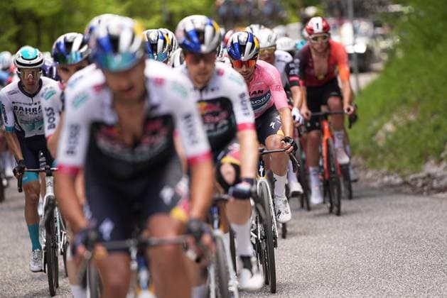 The pack rides during the stage 8 of the Giro d™Italia from Giulianova to Castelraimondo, Italy - Saturday, May 17, 2025. - cycling.  Copyright: xMarcoxAlpozzi LaPressex