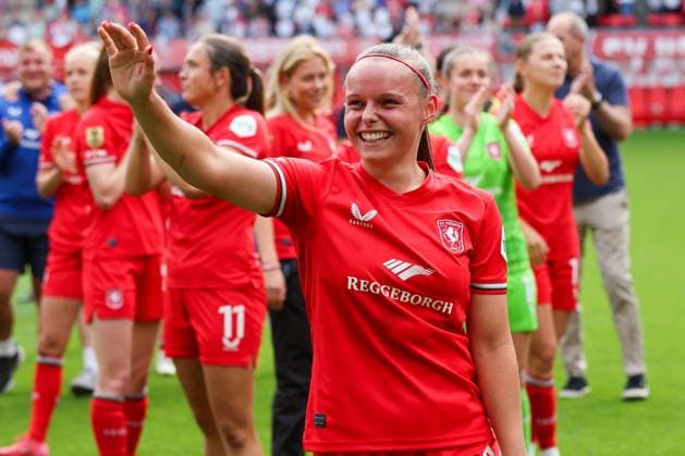 Fußball, Frauen, Twente Enschede feiert den Gewinn der Meisterschaft in den Niederlanden 2025-05-17 FC Twente v AZ - Dutch Azerion Women s Eredivisie ENSCHEDE, NETHERLANDS - MAY 17: Jaimy Ravensbergen of FC Twente during the Dutch Azerion Women s Eredivisie match between FC Twente and AZ at Grolsch Veste on May 17, 2025 in Enschede, Netherlands. Enschede Grolsch Veste Netherlands Content not available for redistribution in The Netherlands directly or indirectly through any third parties. Copyright: xPeterxLousx