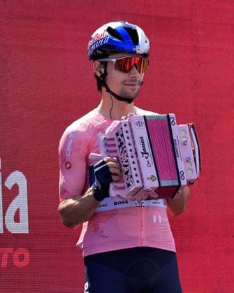 CICLISMO - Giro d Italia - Stage 8 - Giulianova-Castelraimondo Primoz ROGLI?, Red Bull - BORA - hansgrohe during the team presentation during Giro d Italia 2025, Tour of Italy, Stage 8, Giulianova - Castelraimondo (197 Km) on 17 May 2025 in Castelraimondo, Italy during Stage 8 - Giulianova-Castelraimondo, Giro d Italia race in Castelraimondo, Italy, May 17 2025 Castelraimondo Italy  Copyright: xIPAxSport ABACAx