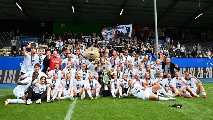 Fußball, Frauen, OH Leuven feiert den Gewinn der Meisterschaft in Belgien OH Leuven Women v RSCA Women - Lotto Super League HEVERLEE, BELGIUM - MAY 17 : The team of OH Leuven Women celebrates after winning the championship during the Lotto Super League match between OH Leuven Women and RSCA Women on May 17, 2025 in Heverlee, Belgium, 17 05 2025 Heverlee Belgium  Copyright: xTomasxSiskx