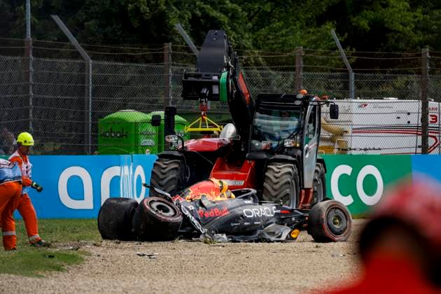 F1 - EMILIA ROMAGNA GRAND PRIX 2025 22 TSUNODA Yuki (jap), Red Bull Racing RB21, action crash, accident, marshall, commissaire de piste, marshal, marshalls, marshals during the Formula 1 AWS Gran Premio del Made in Italy e Dell™Emilia-Romagna 2025, Emilia Romagna Grand Prix 2025, 7th round of the 2025 FIA Formula One World Championship, WM, Weltmeisterschaft from May 16 to 18, 2025 on the Autodromo Internazionale Enzo e Dino Ferrari, in Imola, Italy - ImolaItaly  Copyright: xJavierxJimenezx