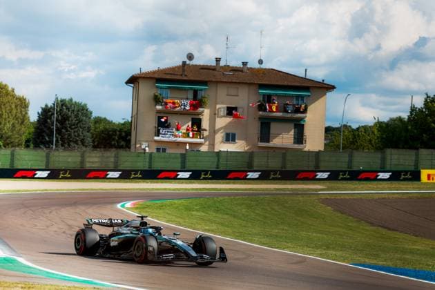 Formula 1 AWS Gran Premio del Made in Italy e dell Emilia-Romagna Alexis Perrin OVERTAKE MAXPPP - Imola 17 05 2025 63 RUSSELL George (gbr), Mercedes AMG Petronas, action during the Formula 1 AWS Gran Premio del Made in Italy e dell Emilia-Romagna Grand Prix 2025, the 7th round of the 2025 FIA Formula 1 World Championship, WM, Weltmeisterschaft on the Autodromo Internazionale Enzo e Dino Ferrari from May 15 to 18, 2025, in Imola, Italy Imola Italy  Copyright: xOVERTAKE MAXPPPxAlexisxPerrinx OVT202505173347 OVT202505173347
