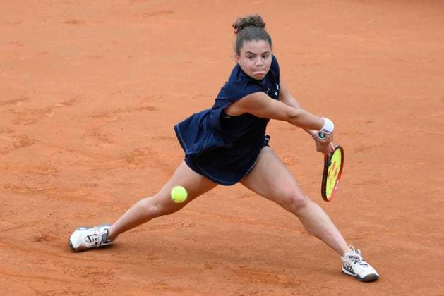 Tennis, WTA Turnier in Rom, Finale, Paolini - Gauff May 17, 2025, Roma, Italia: Jasmine Paolini of Italy in action during her women s final match against Coco Gauff of USA (not pictured) at the Italian Open tennis tournament at Foro Italico sports complex, in Rome, 17 May 2025. The Italian Open tennis tournament is held between 07 and 18 May 2025. ANSA FABRIZIO CORRADETTI. Italian Open 2025  - ZUMAa110 20250517_zaf_a110_080 Copyright: xFabrizioxCorradettix