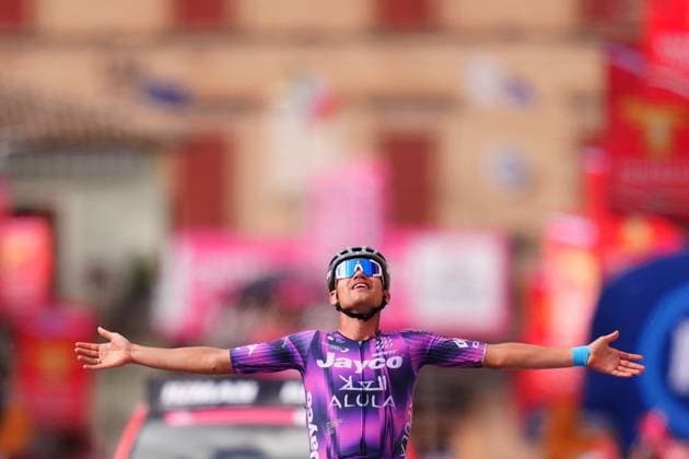 Plapp Lucas of Team Jayco Alula celebrates as he cycles to the finish line to win during the stage 8 of the Giro d™Italia from Giulianova to Castelraimondo, Italy - Saturday, May 17, 2025. - cycling.  Copyright: xFabioxFerrari LaPressex