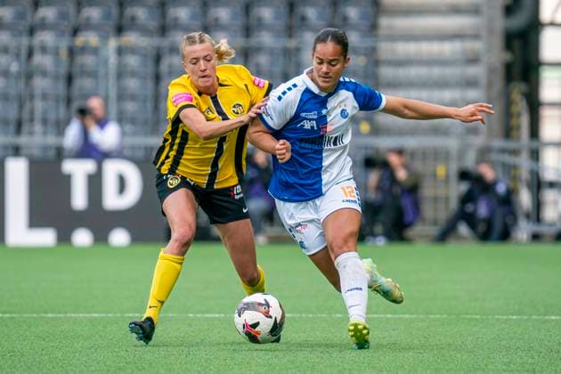 Fußball, Frauen, BSC Young Boys Bern - Grasshopper Club Zürich Bern, Switzerland, May 17th 2025 Kayla McKenna (12 GC Frauenfussball), right, and Athena Kuehn (12 BSC YB Frauen), left, in action during the AXA Womens Super League Playoff Final between BSC YB Frauen v GC Frauenfussball at Wankdorf Stadium, Switzerland. (Priscila Bütler SPP) Copyright: xPriscilaxBütlerx xSPPx spp-en-PrBSp-_A925794
