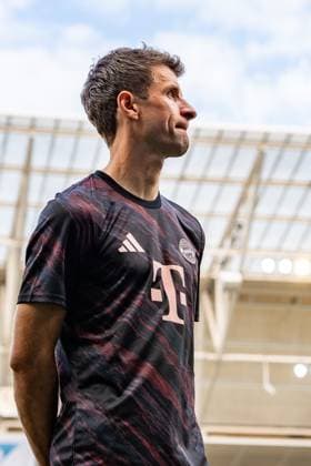 17.05.2025, TSG 1899 Hoffenheim vs. FC Bayern München, 1. Bundesliga, 34. Spieltag Thomas Müller (FC Bayern Muenchen, 25) Wichtiger Hinweis: Gemaess den Vorgaben der DFL Deutsche Fussball Liga bzw. des DFB Deutscher Fussball-Bund ist es untersagt, in dem Stadion und oder vom Spiel angefertigte Fotoaufnahmen in Form von Sequenzbildern und oder videoaehnlichen Fotostrecken zu verwerten Copyright: xBahhoxKarax