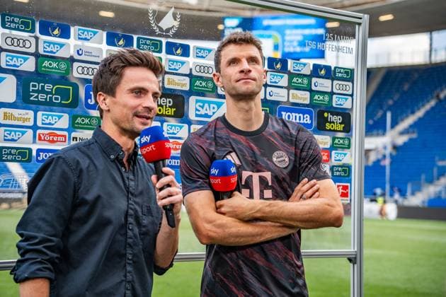 17.05.2025, TSG 1899 Hoffenheim vs. FC Bayern München, 1. Bundesliga, 34. Spieltag Thomas Müller (FC Bayern Muenchen, 25) im Interview mit Abschied an die Fernseh-Zuschauer bei Sky Wichtiger Hinweis: Gemaess den Vorgaben der DFL Deutsche Fussball Liga bzw. des DFB Deutscher Fussball-Bund ist es untersagt, in dem Stadion und oder vom Spiel angefertigte Fotoaufnahmen in Form von Sequenzbildern und oder videoaehnlichen Fotostrecken zu verwerten Copyright: xBahhoxKarax