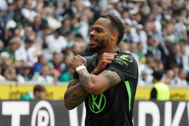 Fussball, 1.BL Saison 2024 2025 Borussia Mönchengladbach vs VfL Wolfsburg , 17.05.2025, Stadion im Borussia Park Mönchengladbach, Lukas Nmecha VfL Wolfsburg , jubelt Aktion, Einzelbild