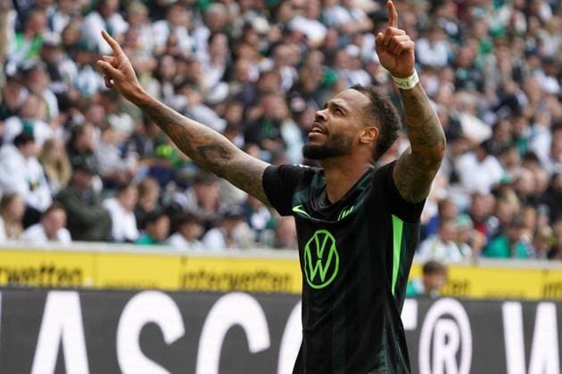 Fussball, 1.BL Saison 2024 2025 Borussia Mönchengladbach vs VfL Wolfsburg , 17.05.2025, Stadion im Borussia Park Mönchengladbach, Lukas Nmecha VfL Wolfsburg , jubelt Aktion, Einzelbild