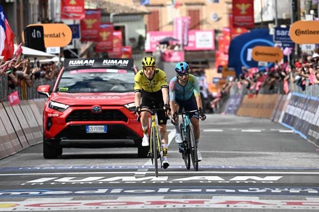 May 17, 2025, Castelraimondo, ITALY: Italian rider Diego Ulissi of Xds Astana Team cross the finish line and take the pink jersey, during the 8th stage of the 108 Giro d Italia 2025, cycling race over 197 km from Giulianova to Castelraimondo, Italy, 17 May 2025. ANSA LUCA ZENNARO. Giro D Italia Cycling Tour - Stage 8  - ZUMAa110 20250517_zaf_a110_095 Copyright: xLucaxZennarox