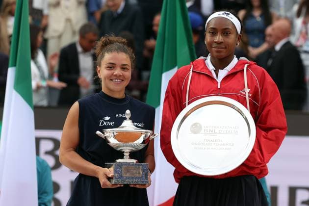 Rome, Italy 05 17 2025: Women s singles final, Jasmine Paolini (ITA) rank 5 wins the cup against Coco Gauff (USA) rank 3 during the Internazionali BNL d Italia 2025 WTA, Tennis Damen Masters 1000 women s circuit in Rome at the Foro Italico.  Copyright: xmarcoxiacobuccix xipa-agency.netx xmarcoxiacobuccix 0819231197st