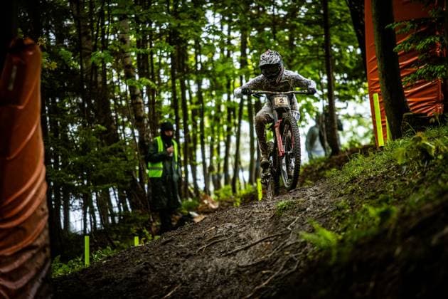 Radsport, Mountainbike WC in Bielsko Biala Whoop UCI MTB World Series DHI Worldcup Bielsko-BiaÅ‚a BAUMANN Lisa COMMENCAL SCHWALBE BY LES ORRESat Whoop UCI MTB World Series DHI Worldcup Bielsko-BiaÅ‚a, 17.05.2025,in Szczyrk,POL Foto: Sebastian Sternemann