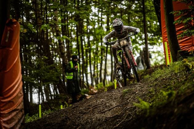 Radsport, Mountainbike WC in Bielsko Biala Whoop UCI MTB World Series DHI Worldcup Bielsko-BiaÅ‚a BAUMANN Lisa COMMENCAL SCHWALBE BY LES ORRESat Whoop UCI MTB World Series DHI Worldcup Bielsko-BiaÅ‚a, 17.05.2025,in Szczyrk,POL Foto: Sebastian Sternemann
