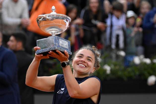 May 17, 2025, Roma, Italia: Jasmine Paolini of Italy poses with her trophy after winning her women s final match against Coco Gauff US at the Italian Open tennis tournament in Rome, Italy, 17 May 2024. The Italian Open tennis tournament is held between 07 and 18 May 2025. ANSA FABRIZIO CORRADETTI Tennis: Paolini Batte Gauff E Vince Gli Internazionali D Italia  - ZUMAa110 20250517_zaf_a110_114 Copyright: xFabrizioxCorradettix