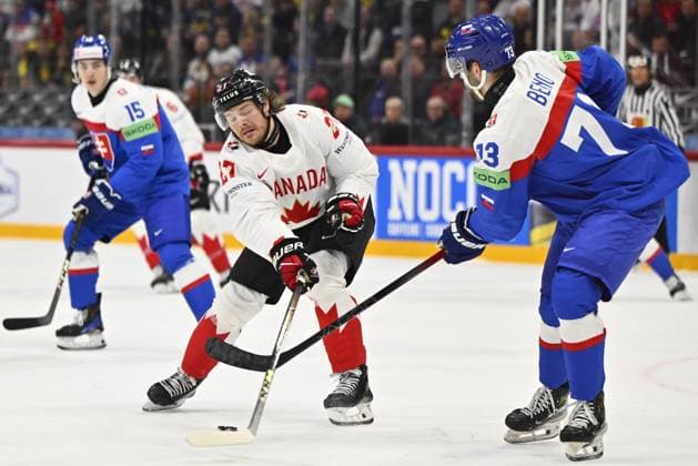 Eishockey, WM, Kanada - Slowakei STOCKHOLM, SWEDEN 20250517 Canada s Barrett Hayton and Slovakia s Michal Beno during the IIHF Ice hockey, Eishockey World Championship, WM, Weltmeisterschaft group A match between Canada and Slovakia at Avicii Arena in Stockholm, Sweden, on May 17, 2025. STOCKHOLM SWEDEN x10040x