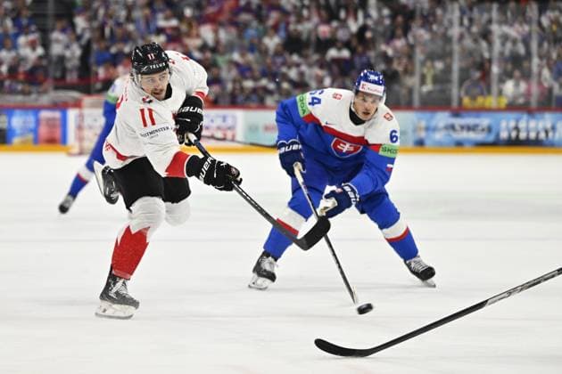 Eishockey, WM, Kanada - Slowakei STOCKHOLM, SWEDEN 20250517 Canada s Travis Konecny and Slovakia s Patrik Koch during the IIHF Ice hockey, Eishockey World Championship, WM, Weltmeisterschaft group A match between Canada and Slovakia at Avicii Arena in Stockholm, Sweden, on May 17, 2025. STOCKHOLM SWEDEN x10040x