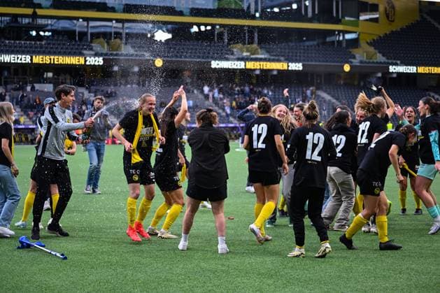 17 05 2025, Bern, Stadion Wankdorf, Women s Super League Final 2: BSC YB Frauen - GC Frauenfussball, BSC YB Frauenfussball after the game Bern Stadion Wankdorf Bern Switzerland Copyright: xJustPictures.ch KjetilxWaberx jp-en-KjWa-SF_250517_169715