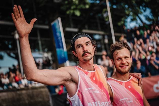 Beachvolleyball Männer Allianz German Beach Tour 2025 Tourstop Düsseldorf 17.05.2025 v.l. Jannik Kühlborn und Eric Stadie-Seeber Düsseldorf Robert-Lehr-Ufer Nordrhein-Westfalen Deutschland