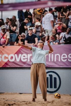 Beachvolleyball Frauen Allianz German Beach Tour 2025 Tourstop Düsseldorf 17.05.2025 Isabel Schneider in Zivil Düsseldorf Robert-Lehr-Ufer Nordrhein-Westfalen Deutschland