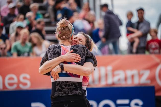 Beachvolleyball Frauen Allianz German Beach Tour 2025 Tourstop Düsseldorf 17.05.2025 v.l. Sarah Schneider und Sandra Ferger Düsseldorf Robert-Lehr-Ufer Nordrhein-Westfalen Deutschland