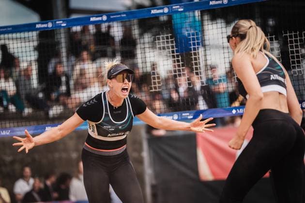 Beachvolleyball Frauen Allianz German Beach Tour 2025 Tourstop Düsseldorf 17.05.2025 v.l. Chenoa Christ und Anna-Chiara Reformat jubeln Düsseldorf Robert-Lehr-Ufer Nordrhein-Westfalen Deutschland