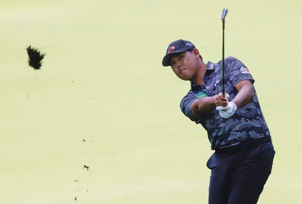 Si Woo Kim of South Korea hits his approach shot on the 12th hole during the third round of the 2025 PGA, Golf Herren Championship at the Quail Hollow Golf Club in Charlotte, North Carolina on Saturday, May 17, 2025.  CHA20250517651 TANNENxMAURY