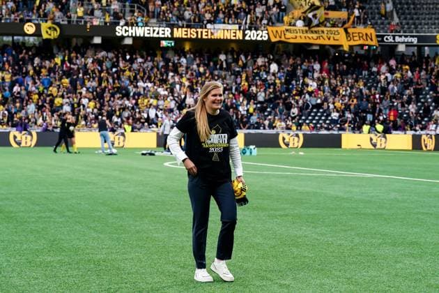 17 05 2025, Bern, Stadion Wankdorf, Women s Super League Final 2: BSC YB Frauen - GC Frauenfussball, coach Imke Wubbenhorst (BSC YB Frauen) celebrates the victory of the championship Bern Stadion Wankdorf Bern Switzerland Copyright: xJustPictures.ch DanielaxPorcellix jp-en-DaPo-20250517-DP200694