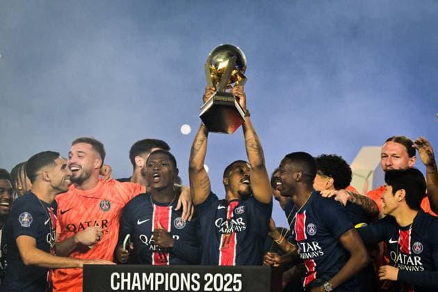 PSG celebrates 2024-2025 Ligue 1 trophy - FA Paris Saint-Germain’s players celebrate during the 2024-2025 Ligue 1 trophy ceremony following the French L1 football match between Paris Saint-Germain and AJ Auxerre at the Parc des Princes stadium in Paris on May 17, 2025. Photo by Firas Abdullah ABACAPRESS.COM Paris Île-de-France France  Copyright: xAbdullahxFiras ABACAx