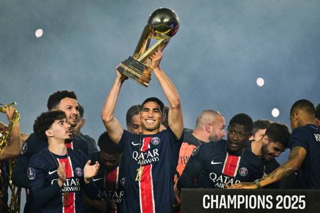 PSG celebrates 2024-2025 Ligue 1 trophy - FA Paris Saint-Germain’s players celebrate during the 2024-2025 Ligue 1 trophy ceremony following the French L1 football match between Paris Saint-Germain and AJ Auxerre at the Parc des Princes stadium in Paris on May 17, 2025. Photo by Firas Abdullah ABACAPRESS.COM Paris Île-de-France France  Copyright: xAbdullahxFiras ABACAx
