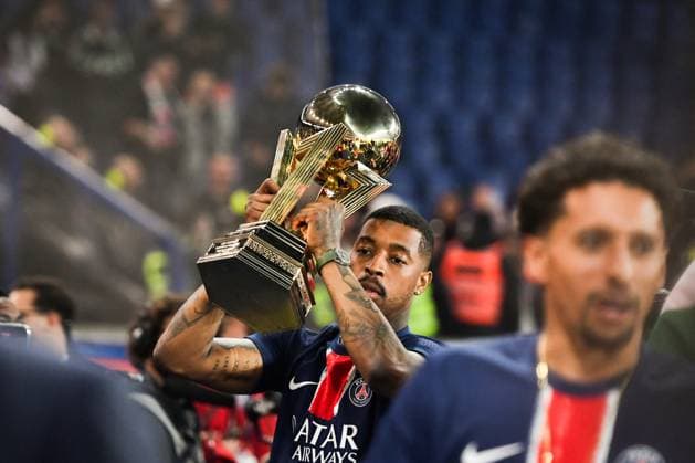 PSG celebrates 2024-2025 Ligue 1 trophy - FA Paris Saint-Germain’s players celebrate during the 2024-2025 Ligue 1 trophy ceremony following the French L1 football match between Paris Saint-Germain and AJ Auxerre at the Parc des Princes stadium in Paris on May 17, 2025. Photo by Firas Abdullah ABACAPRESS.COM Paris Île-de-France France  Copyright: xAbdullahxFiras ABACAx