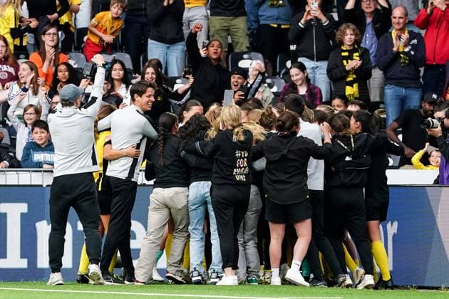17 05 2025, Bern, Stadion Wankdorf, Women s Super League Final 2: BSC YB Frauen - GC Frauenfussball, Players of Young Boys celebrate the final goal and winning the championship after the penalty shootout Bern Stadion Wankdorf Bern Switzerland Copyright: xJustPictures.ch DanielaxPorcellix jp-en-DaPo-20250517-DP109010